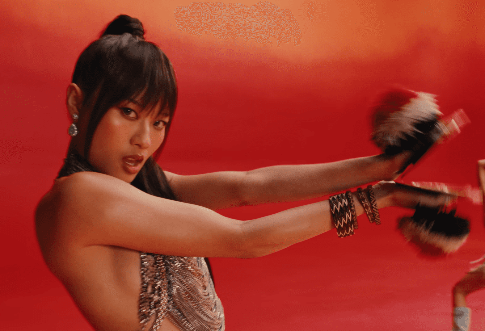 No Na Rilis MV ‘Work’, Bergaya Workout Video dan Pamer Budaya Lokal