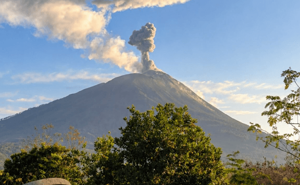 Erupsi Anak Krakatau Berhenti Setelah 25 Jam, Status Siaga Belum Turun