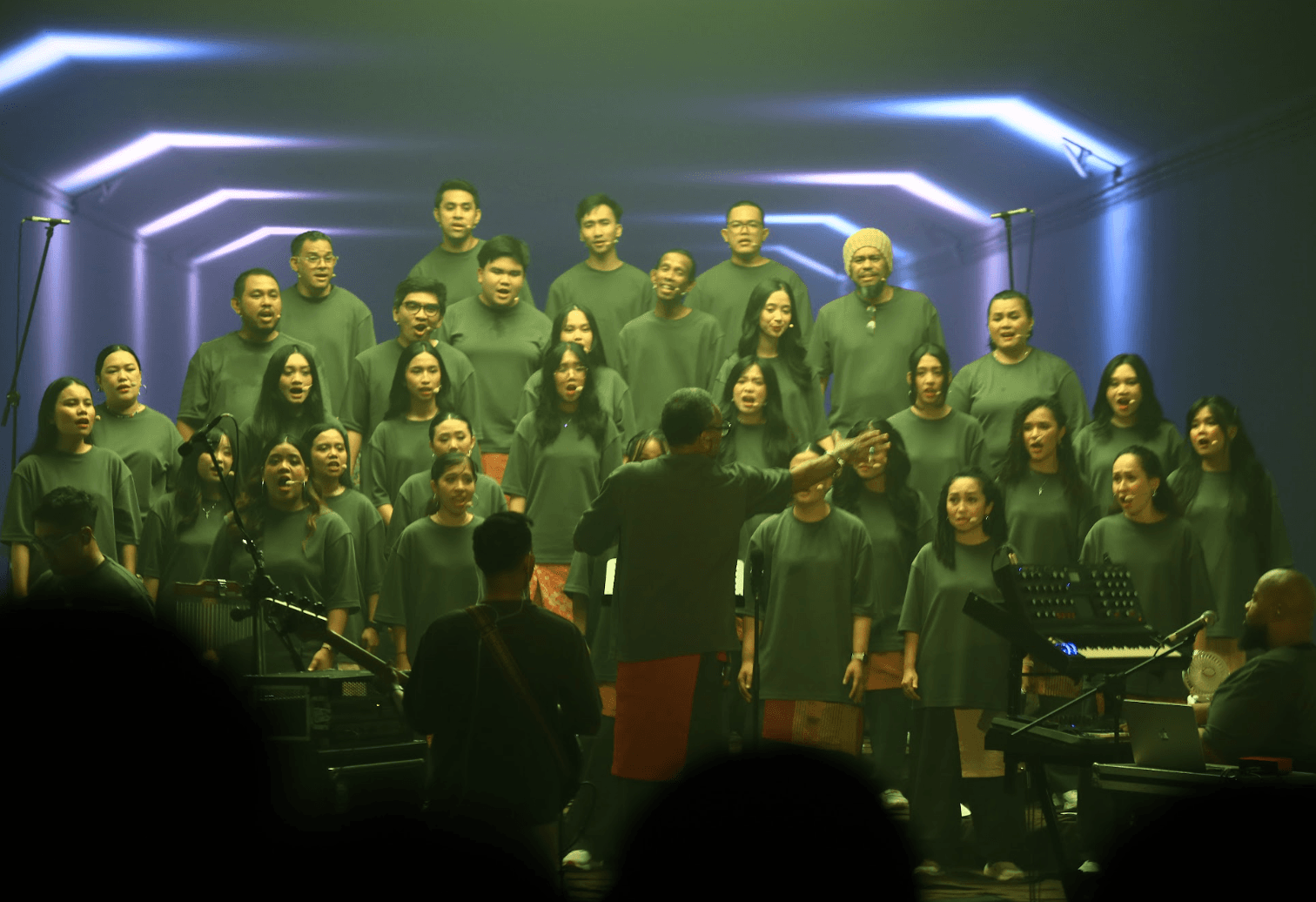 Tunnel Vision: Saat Lagu-Lagu Ye Dibawakan 35 Penyanyi Paduan Suara dan Kendang di Terowongan SCBD (2)