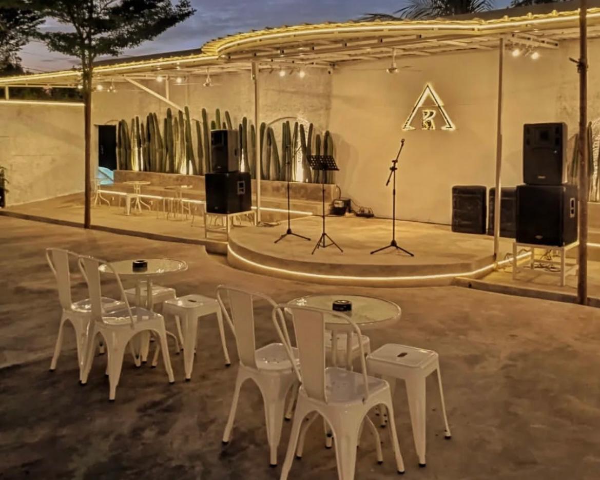 Cafe Live Music Jakarta